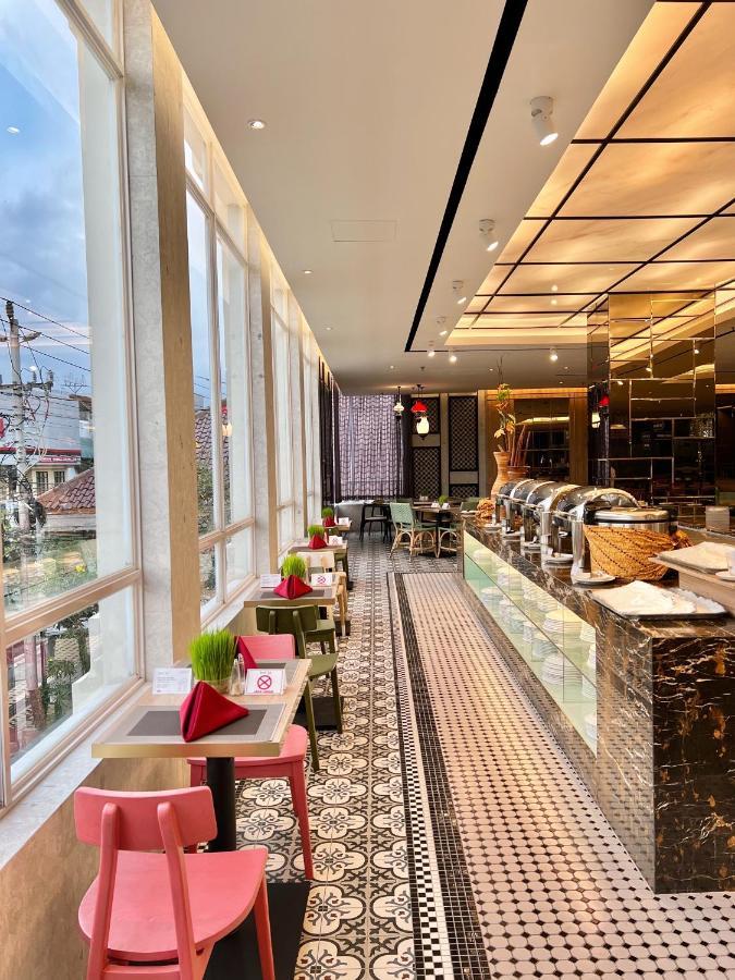 Отель Grand Zuri Malioboro Джокьякарта Экстерьер фото